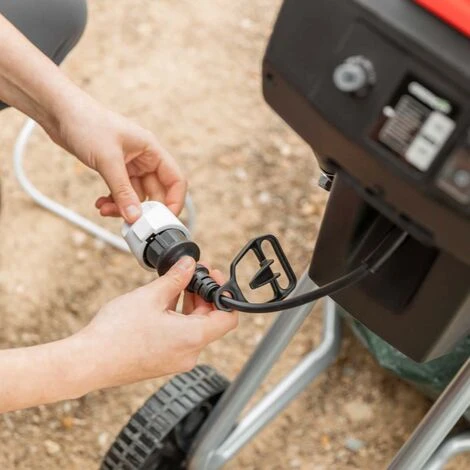 Broyeur électrique, Puissance 2500W, Capacité Coupe 45mm, Grande Trémie, 1 Sacs Dcollecte 45l, Roues Et Poignée Pour Le Transport. – Greencut GE250C 6 Broyeur électrique, Puissance 2500W, Capacité Coupe 45mm, Grande Trémie, 1 Sacs Dcollecte 45l, Roues Et Poignée Pour Le Transport. – Greencut GE250C – Image 4